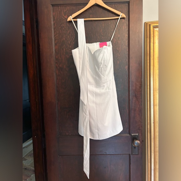 Lily Pulitzer white romper with belt - Picture 2 of 4